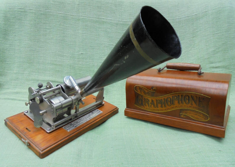 V16. Graphophone Model B Fonograaf